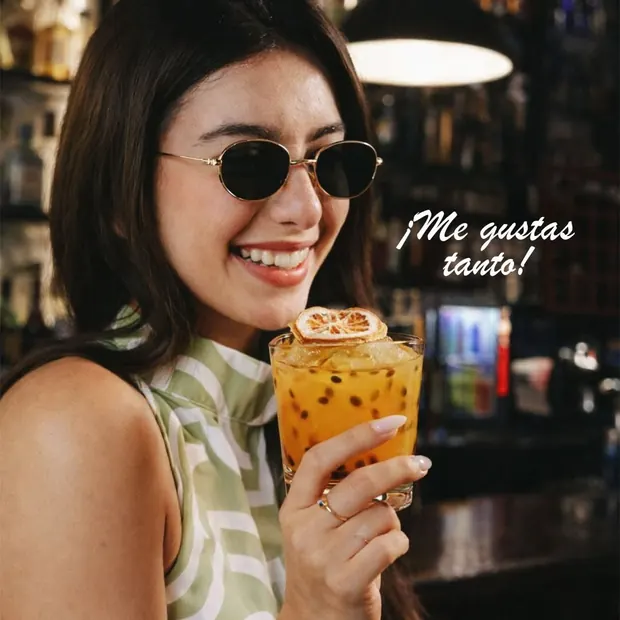 Cliente con coctel